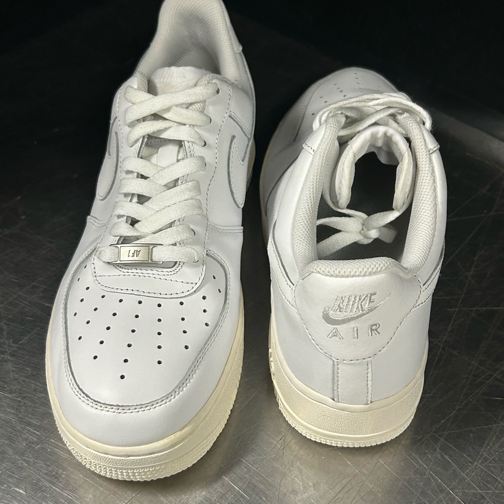 Nike Air Force 1 Size 10.5 Men - Picture 11 of 11